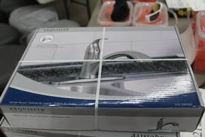 lot 1030 image: Exquisite Faucet Set (New In Box )