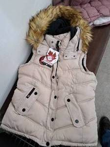 lot 1140 image: Canada Weathergear Womens Size Large Vest Coat