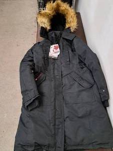 lot 1142 image: Canada Weathergear Womens Size Medium Winter Coat