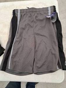 lot 1158 image: Reebok Mens Size 2XL Shorts