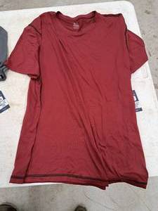 lot 1178 image: Reebok Mens Size XL Shirt