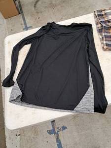 lot 1880 image: Daresay Mens Size Large Long Sleeve Pullover Shirt
