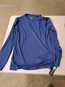 lot 1881 image: Daresay Mens Size Large Long Sleeve Pullover Shirt