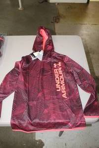 lot 1933 image: Under Armour Boys Size Medium Hooded Pullover Sweatshirt