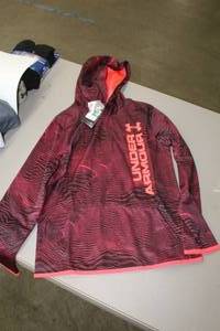 lot 1932 image: Under Armour Boys Size Large Hooded Pullover Sweatshirt