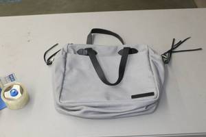 lot 1936 image: Vessel Womens 16x12x6 Carry Bag