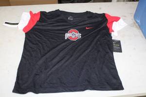 lot 1946 image: Nike Womens Size XL T-Shirt