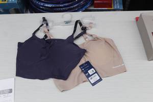 lot 1970 image: Reebok Stay-Put Womens Size Medium Bralette 2-Pack