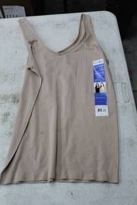 lot 1977 image: Ellen Tracy Womens Size Large Camisole