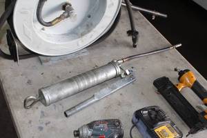 lot 773 image: Grease Gun