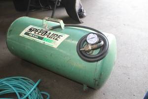 lot 778 image: Speedaire Air Tank