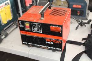 lot 781 image: Spectrum 6 & 12 Volt 15100 Amp Battery Charger  Booster