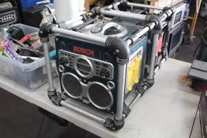 lot 782 image: Bosch PB10-CD Power Box Radio