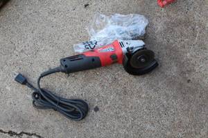 lot 788 image: Milwaukee 6117-33D 5 Grinder