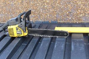 lot 796 image: McCullough 16 35cc Chainsaw