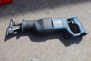 lot 799 image: Bosch 1545 24V Reciprocating Saw