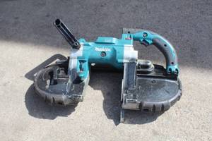 lot 803 image: Makita XPB02 18V Band Saw