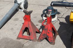 lot 807 image: Lot of (2) Mac Tools 6-Ton Heavy Duty Jack Stands
