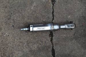 lot 820 image: Blue-Point 38 Air Ratchet