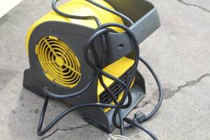 lot 821 image: Stanley Floor Fan