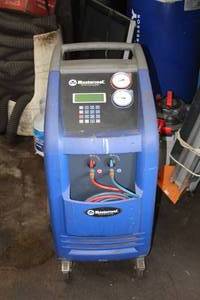 lot 824 image: Mastercool AC Machine (for parts)