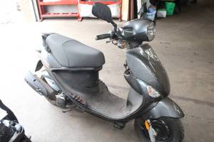 lot 766 image: 2014 Genuine Scooters Scooter