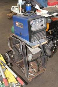 lot 768 image: Campbell Hausfeld WG2160 115V MigFlux Welder with Cart