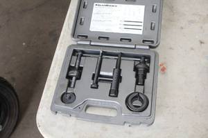 lot 825 image: Gear Wrench 41560D Power Steering Pump Pulley Service Kit