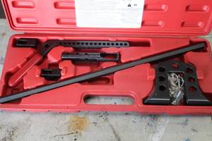 lot 828 image: Matco Tools MST9140B Universal OHC Valve Spring Compressor