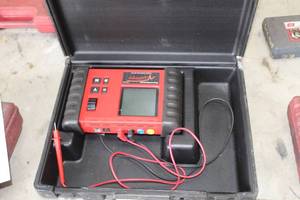 lot 829 image: Snap-on Vantage MT2400 Power Graphing Meter