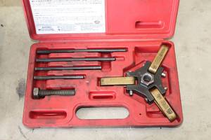 lot 831 image: Matco Tools MST9740C Universal GMChrysler Harmonic Damper Pulley Puller