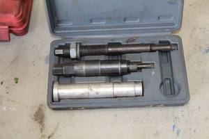 lot 832 image: Lisle 65600 Broken Spark Plug Remover For Ford Triton 3 Valve Engines