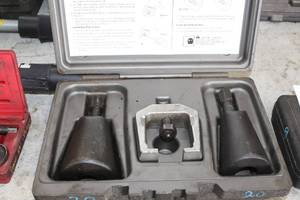 lot 846 image: Matco Tools PA3010 Pitman Arm Puller Set