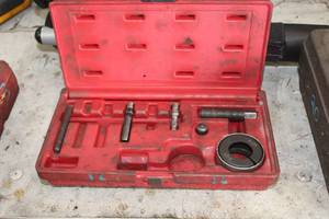 lot 847 image: Matco Tools Pulley Puller and Installer Set