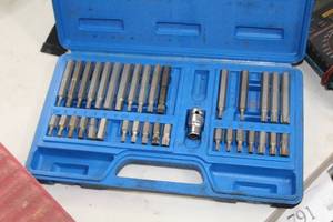 lot 853 image: TorqueHex Bit Set, Case