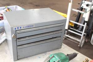 lot 862 image: Adrian Steel 18 Metal Tool Box 3-drawer