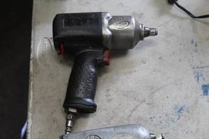 lot 868 image: Ingersoll-Rand Titanium 12 Air Impact Wrench