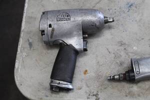 lot 869 image: Mac Tools AW375 38 Air Impact Wrench