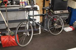 lot 881 image: Cannondale H200 25 Mens Road Bike 22 Blue Frame