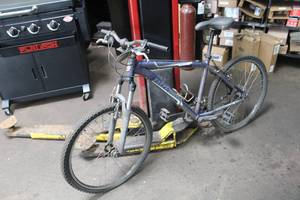 lot 885 image: Novara Portal 23 Mens Trail Bike 18 Grey Frame