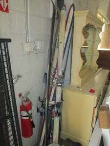 lot of skis ...