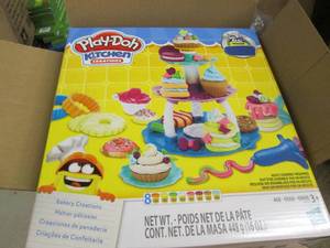 case of 4 playdoh kitchen creations...