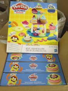 case of 4 playdoh kitchen creations...