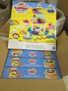 case of 4 playdoh kitchen creations...
