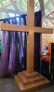 lot 18 image: Large Wooden Cross