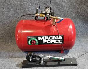 lot 20 image: Frightprops, Door Wall Pounder
