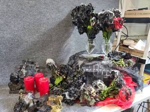 lot 186 image: Black and Red Flowers and Vases