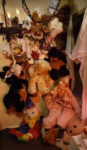 lot 204 image: Large Assortment of Stuffed Animals