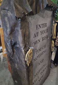 lot 241 image: Custom Built Entrance Prop