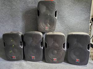 lot 81 image: (5) Rockville 10 Powered Speakers